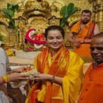 Kangana Ranaut visits Siddhivinayak, Mumba Devi temple in Mumbai